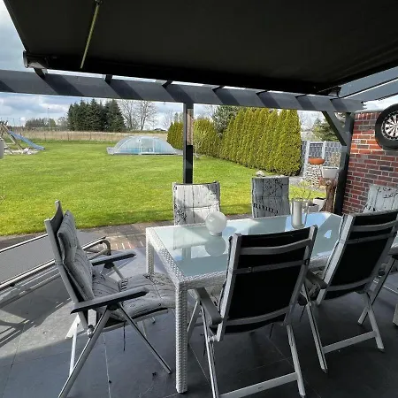 Weitblick-mit-kind-und-hund * Zetel